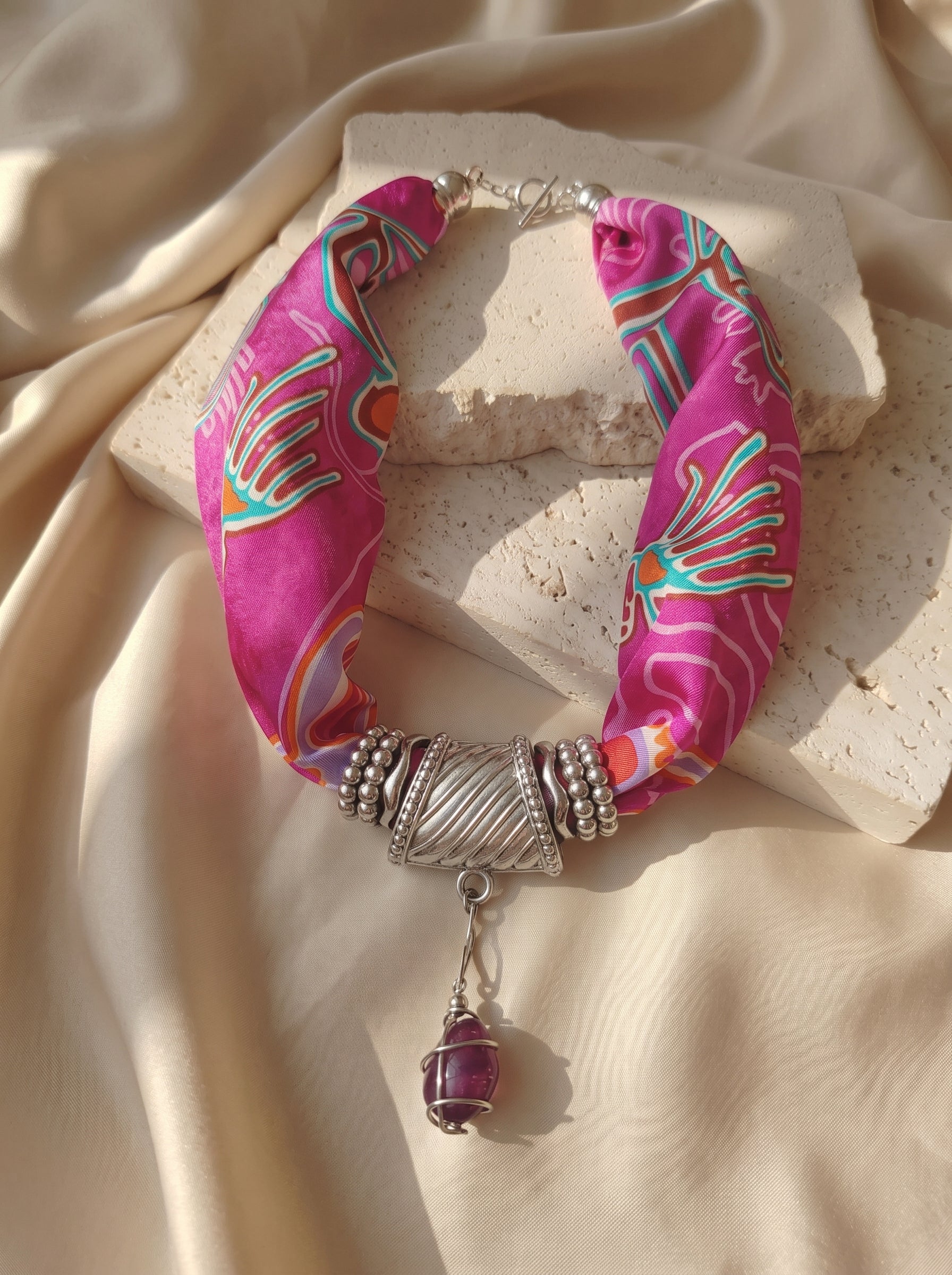 COLLAR NAZCA ROSADO
