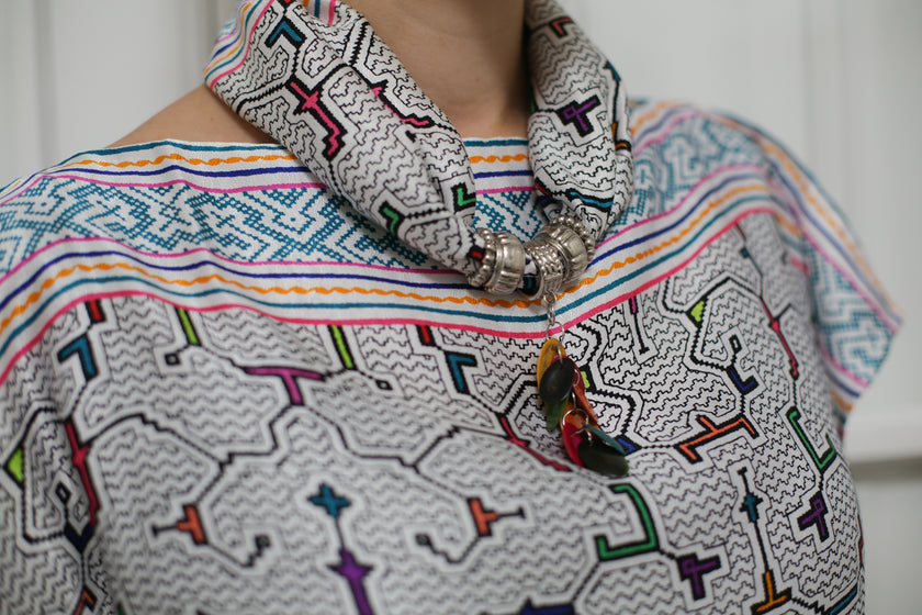 COLLAR AMAZONAS BLANCO