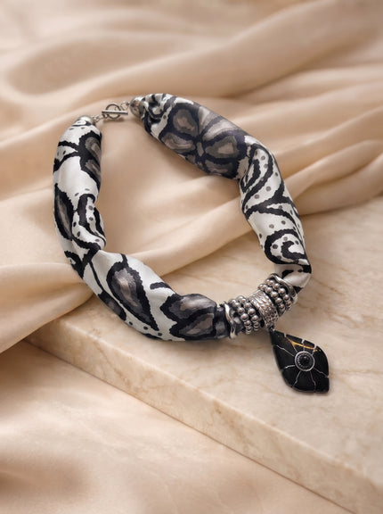 COLLAR AYACUCHO NEGRO