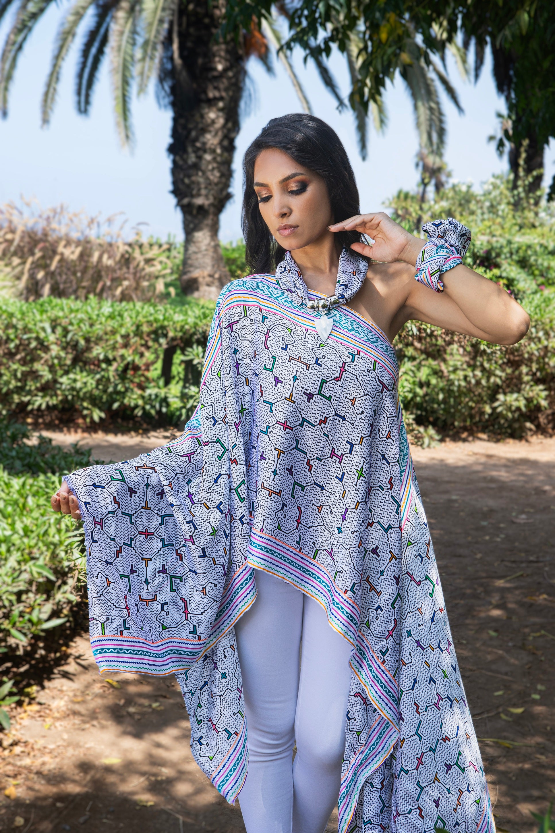 PONCHO AMAZONAS BLANCO