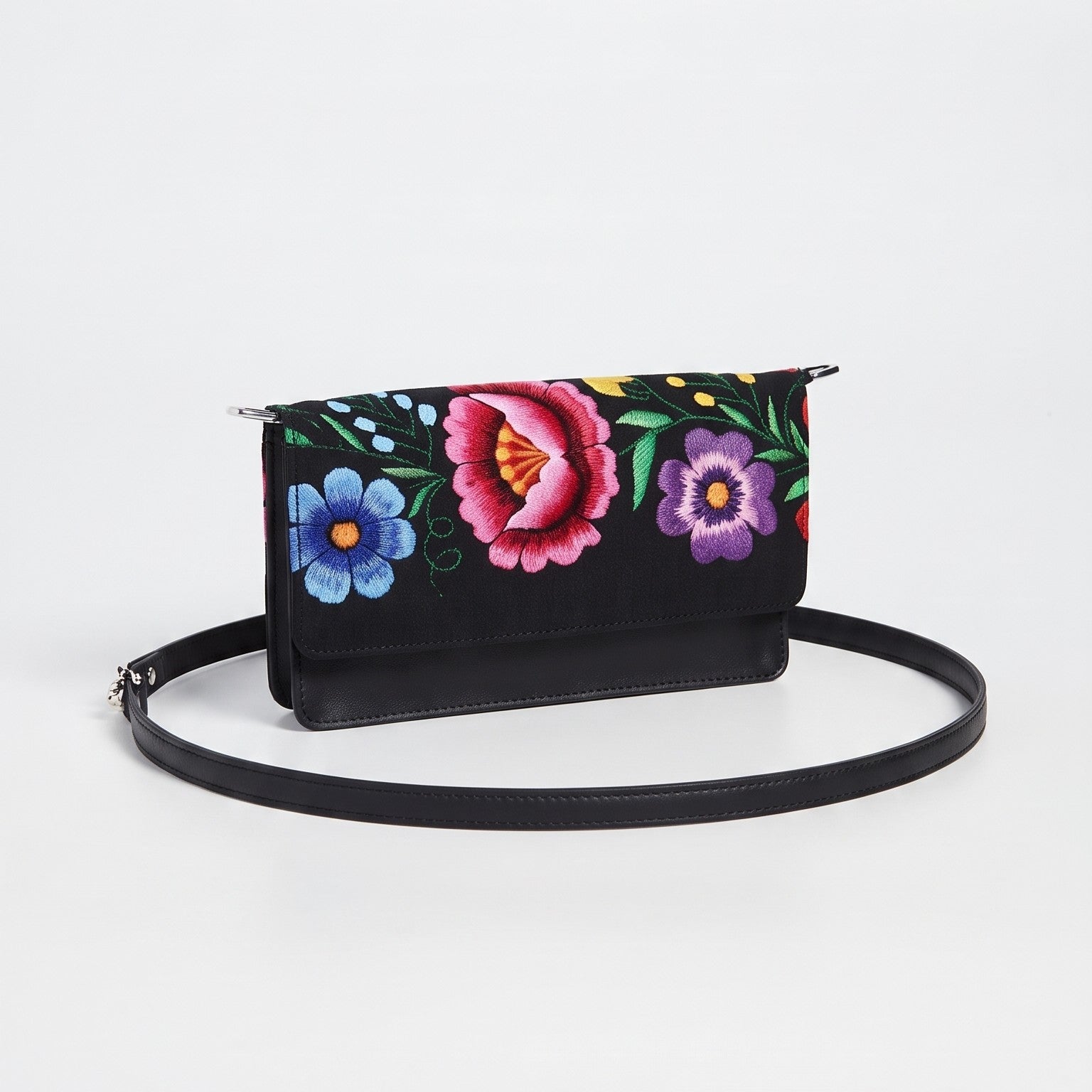 CARTERA VIAJERA FLOR ANDINA NEGRO