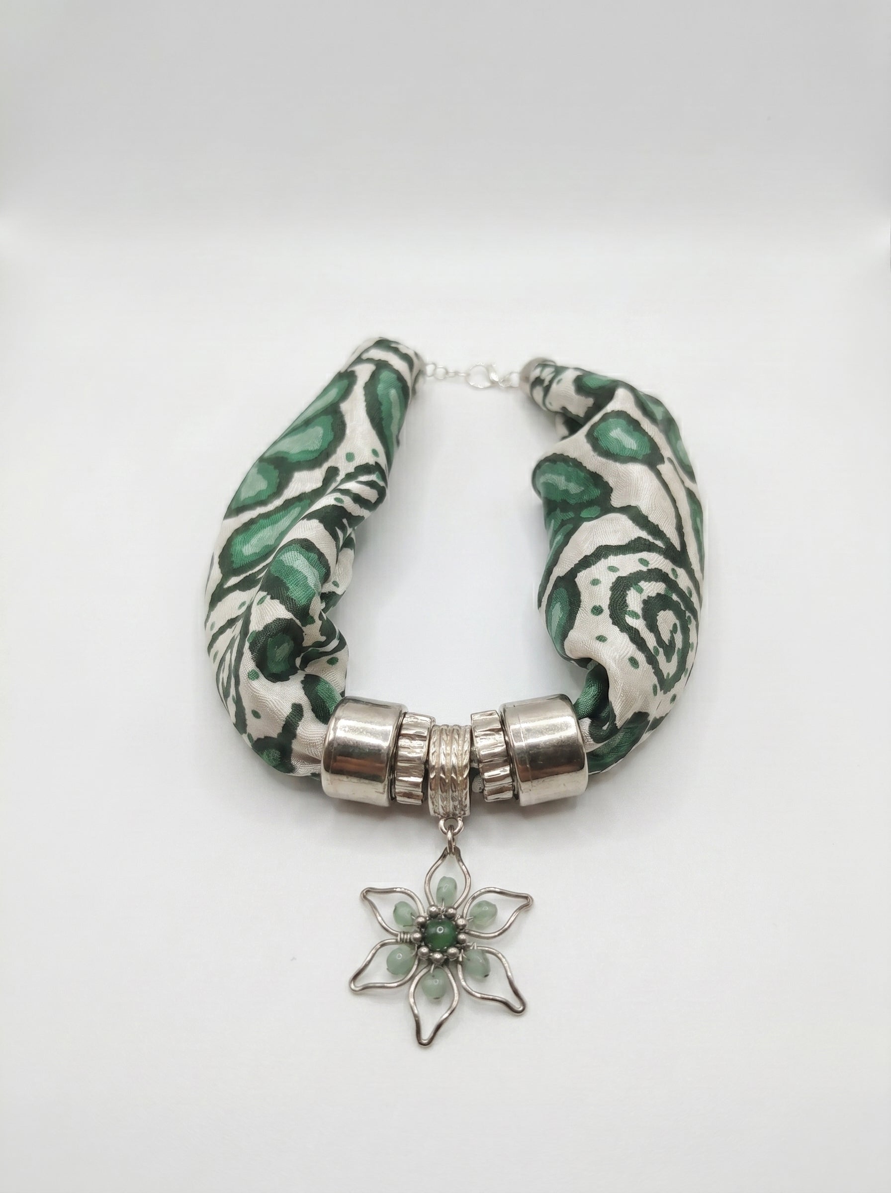 COLLAR AYACUCHO VERDE