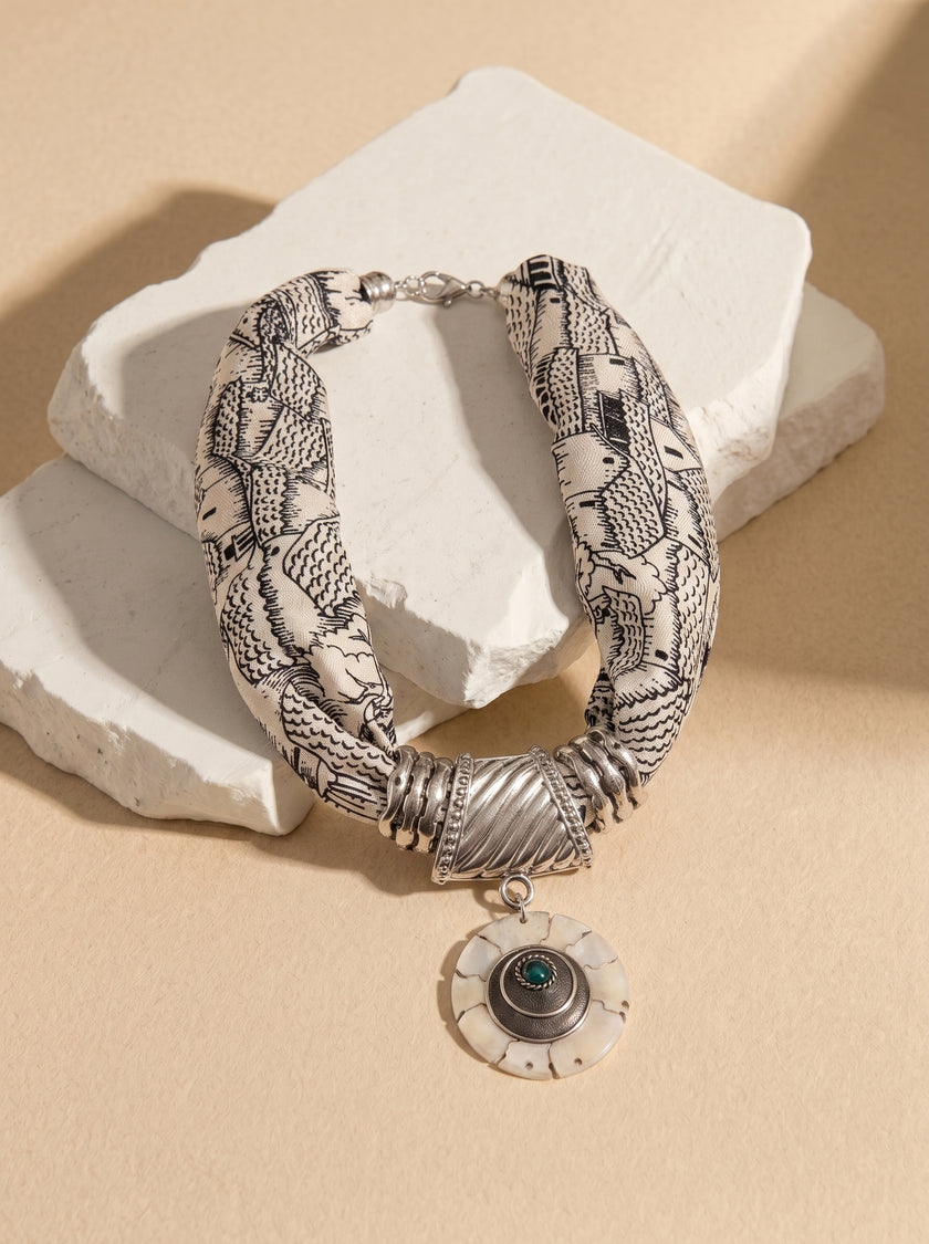 COLLAR CALLES CUSCO BEIGE