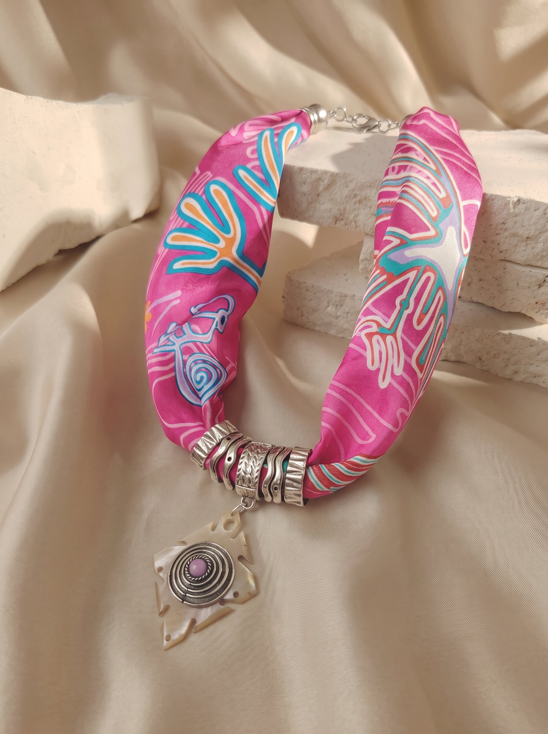 COLLAR NAZCA ROSADO