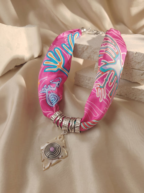 COLLAR NAZCA ROSADO