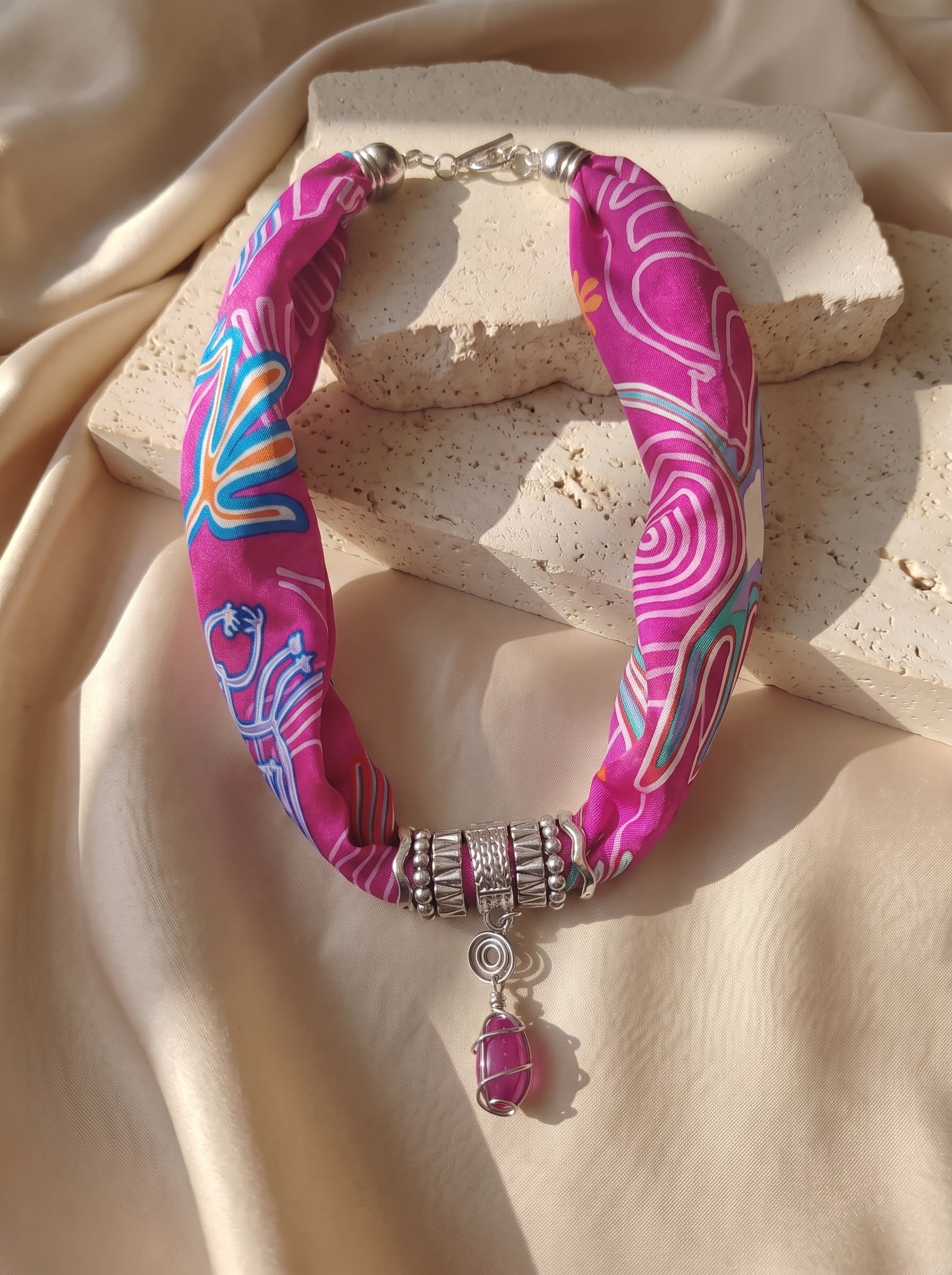 COLLAR NAZCA ROSADO