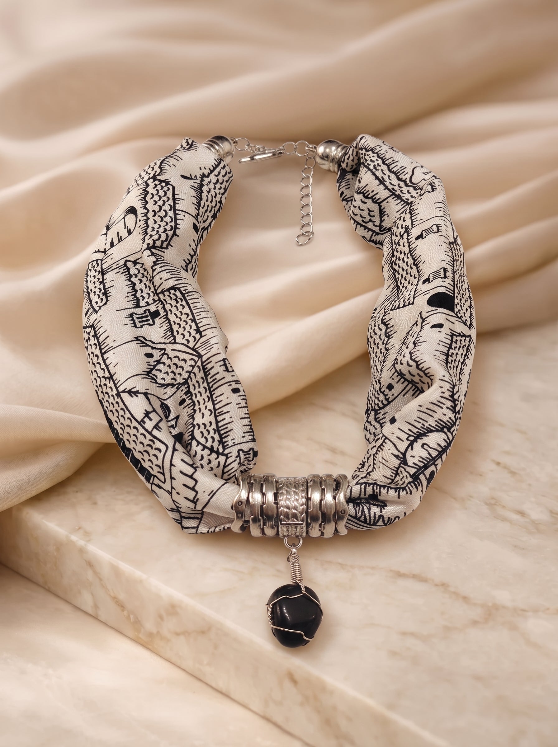 COLLAR CALLES CUSCO BEIGE